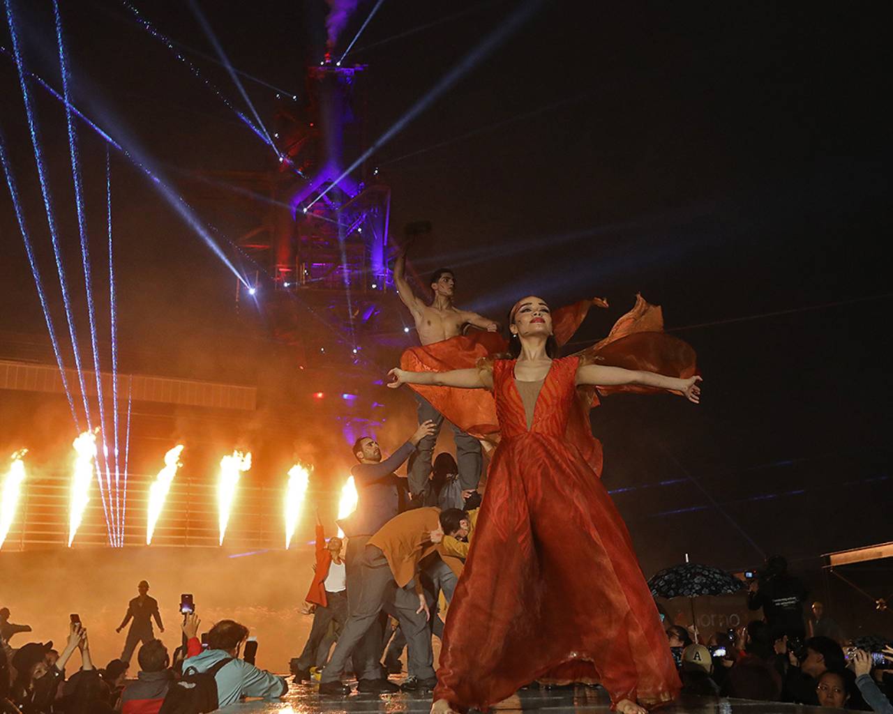 Iluminan los festejos de los 200 de Nuevo León
