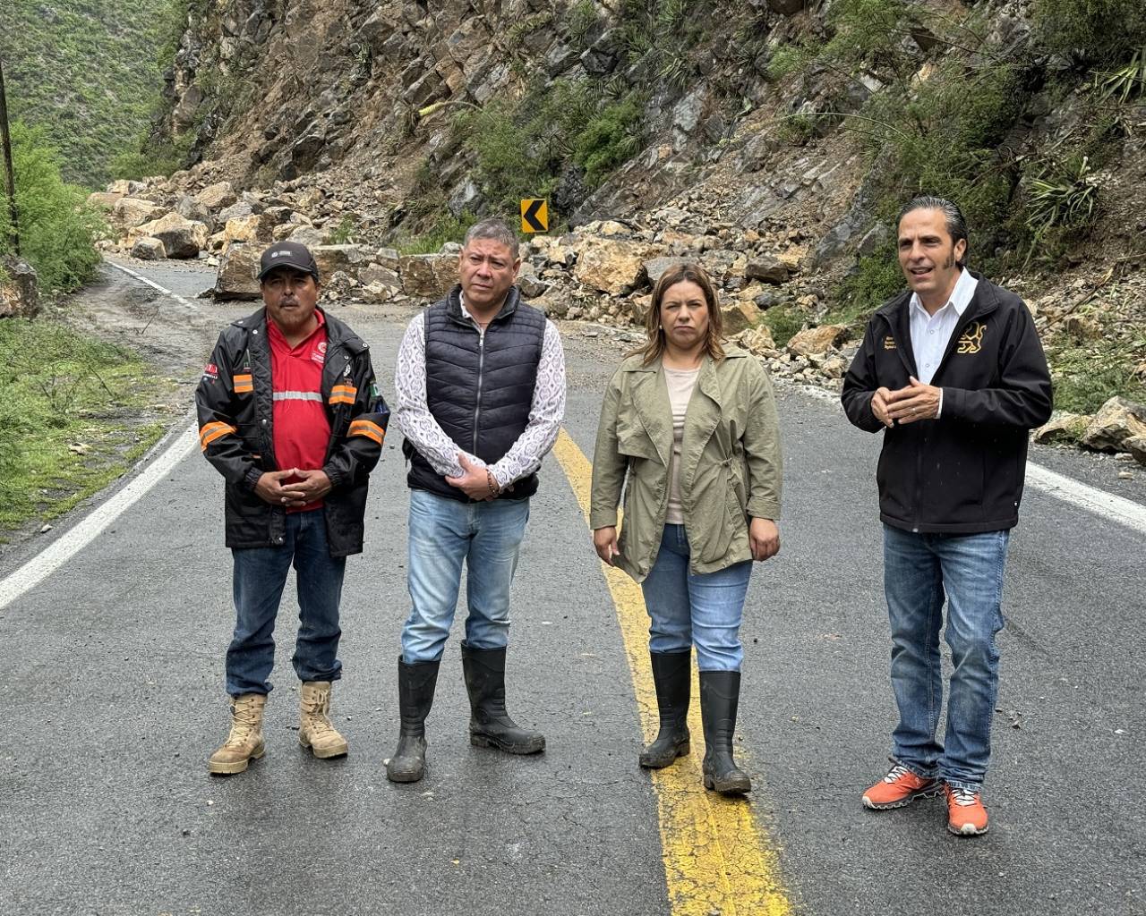 Gobiernos Estatal y Federal trabajando juntos en la rehabilitación de la Carretera Linares - San Roberto