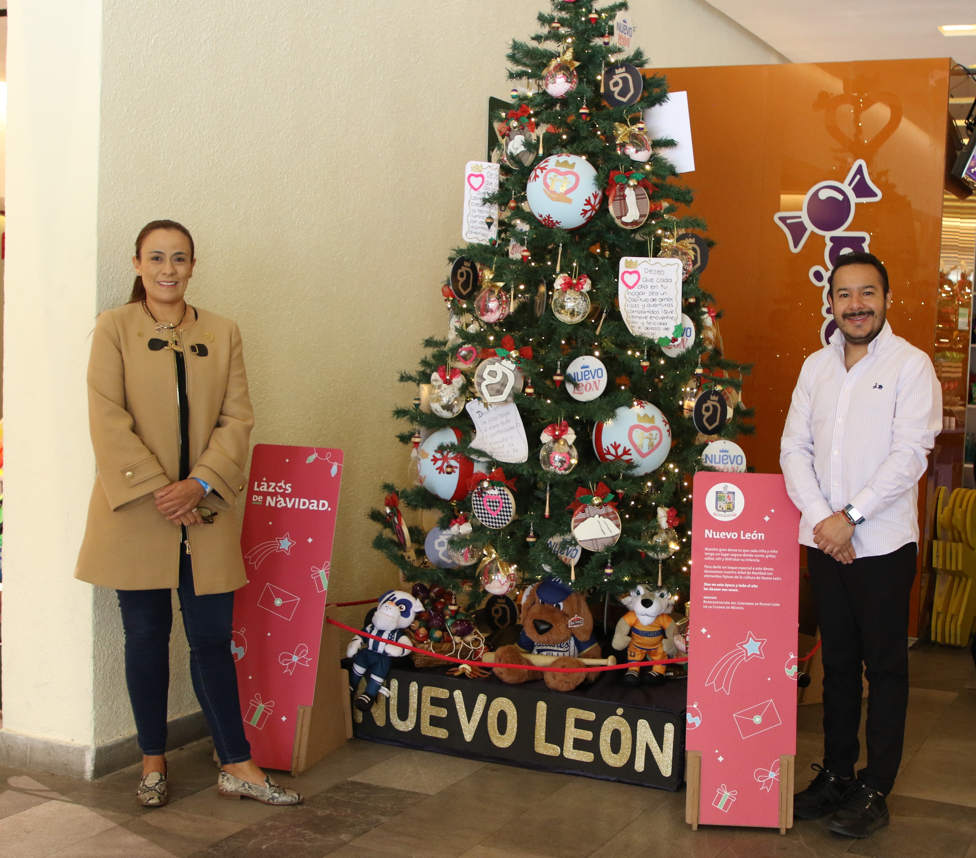 Nuevo León dedica en la CDMX un árbol de Navidad a los derechos de la niñez